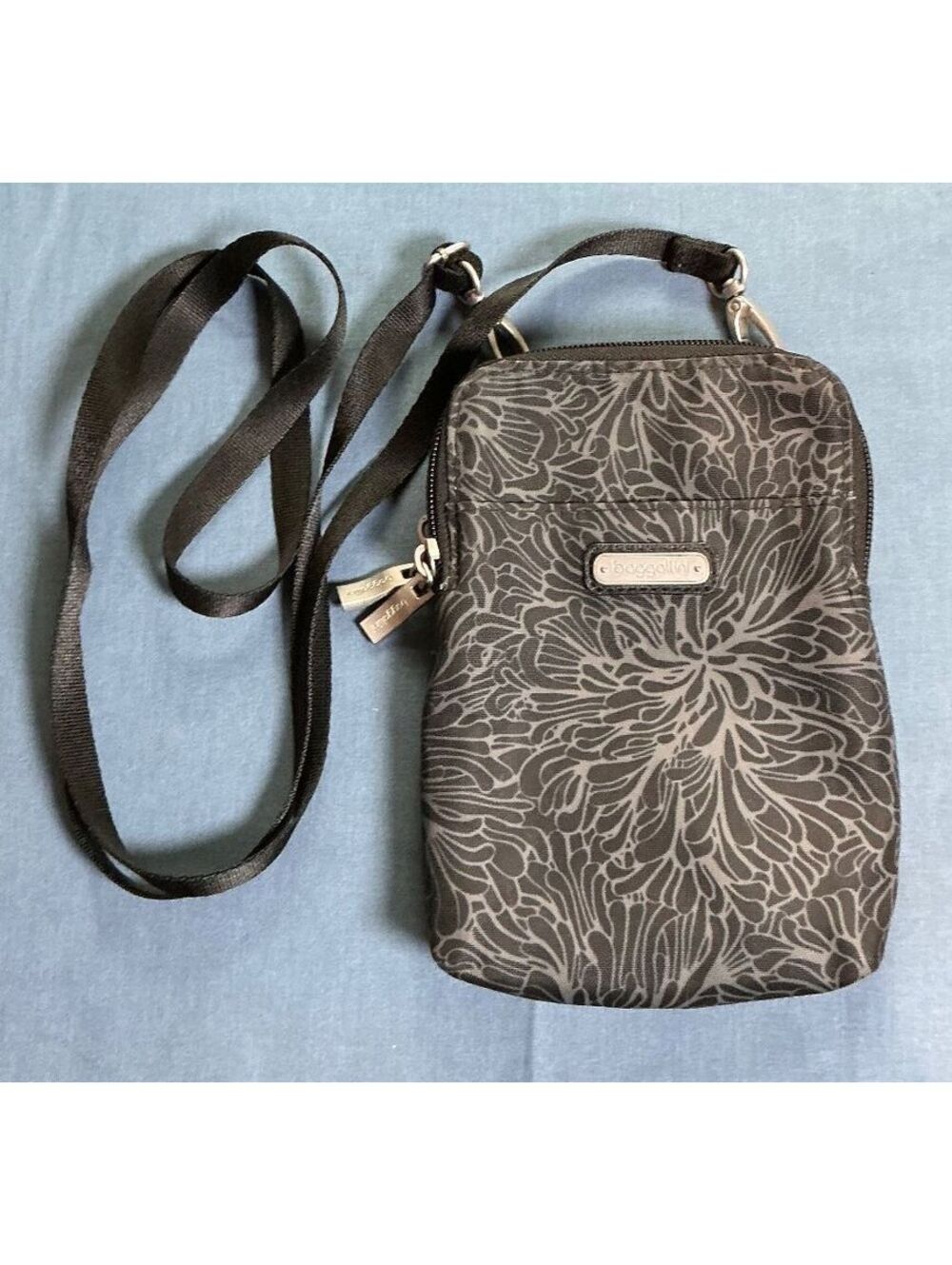 Baggallini Crossbody purse bag Midnight Blossom Design CLEAN Small Medium